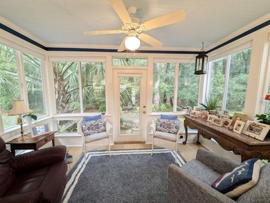 Well maintained and updated 3 bedroom, 3 1/2 bathroom with a - photo 13