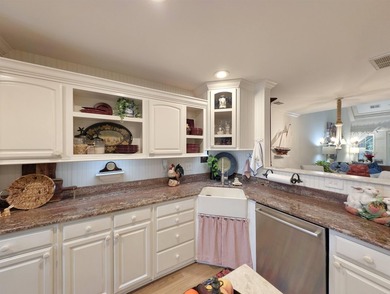 Well maintained and updated 3 bedroom, 3 1/2 bathroom with a - photo 17