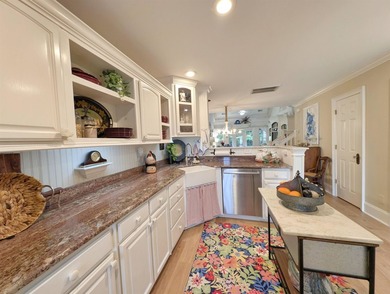 Well maintained and updated 3 bedroom, 3 1/2 bathroom with a - photo 21