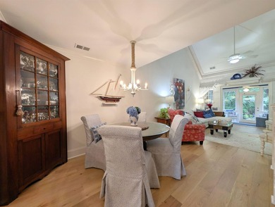 Well maintained and updated 3 bedroom, 3 1/2 bathroom with a - photo 22