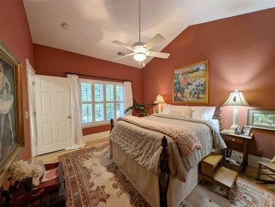 Well maintained and updated 3 bedroom, 3 1/2 bathroom with a - photo 26