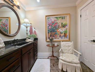 Well maintained and updated 3 bedroom, 3 1/2 bathroom with a - photo 28