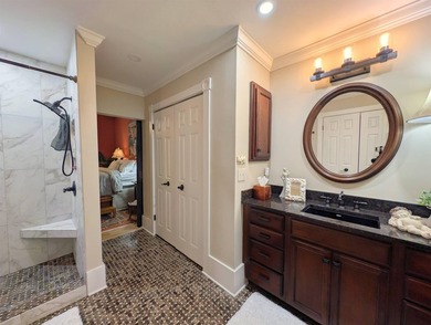 Well maintained and updated 3 bedroom, 3 1/2 bathroom with a - photo 29