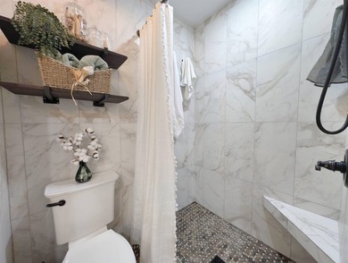 Well maintained and updated 3 bedroom, 3 1/2 bathroom with a - photo 30