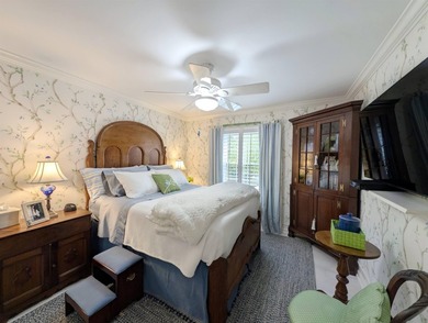 Well maintained and updated 3 bedroom, 3 1/2 bathroom with a - photo 35