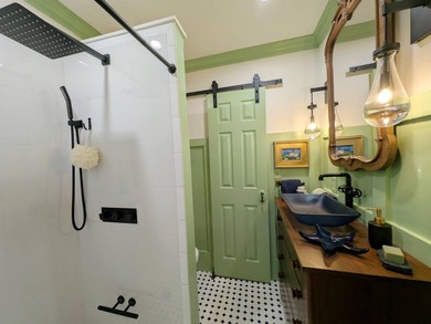 Well maintained and updated 3 bedroom, 3 1/2 bathroom with a - photo 37