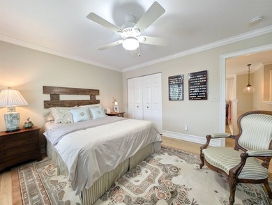 Well maintained and updated 3 bedroom, 3 1/2 bathroom with a - photo 38