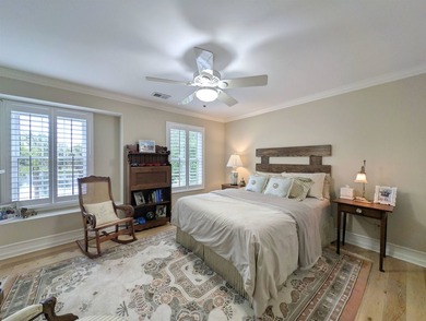 Well maintained and updated 3 bedroom, 3 1/2 bathroom with a - photo 39
