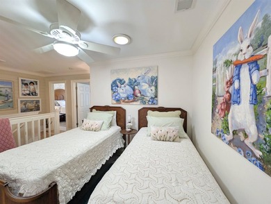 Well maintained and updated 3 bedroom, 3 1/2 bathroom with a - photo 41