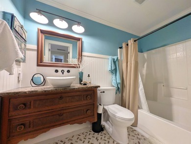 Well maintained and updated 3 bedroom, 3 1/2 bathroom with a - photo 43