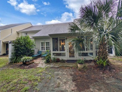 Well maintained and updated 3 bedroom, 3 1/2 bathroom with a - photo 45