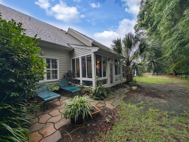 Well maintained and updated 3 bedroom, 3 1/2 bathroom with a - photo 46