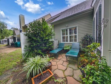 Well maintained and updated 3 bedroom, 3 1/2 bathroom with a - photo 47