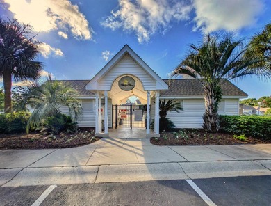 Well maintained and updated 3 bedroom, 3 1/2 bathroom with a - photo 51