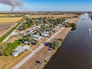 Caloosahatchee River Home For Sale in Moore Haven Florida