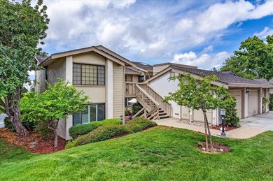 Perfection!! End unit in The Villages! Beautifully updated - photo 1
