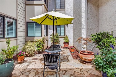 Perfection!! End unit in The Villages! Beautifully updated - photo 3