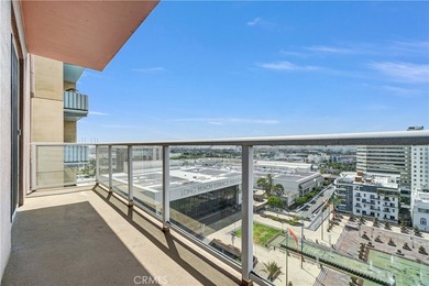 Welcome to the Aqua Towers, where luxury living meets - photo 2