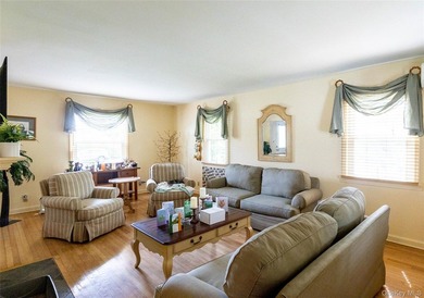 Welcome To The Sought After Lawrence Farms Area!!! This 1947 - photo 15