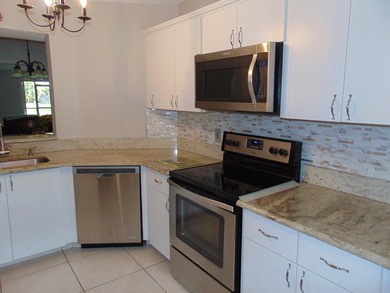 FIRST FLOOR. MOVE IN READY. COVERED PARKING. IMMACULATE JUMBO - photo 4