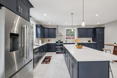Welcome to a stunning new construction contemporary colonial - photo 7