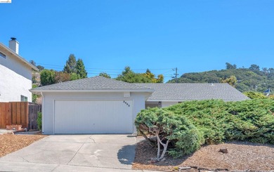 Charming upper May Valley 3 bedroom/ 2 bath home with a - photo 1