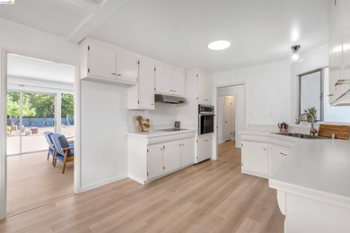 Charming upper May Valley 3 bedroom/ 2 bath home with a - photo 6