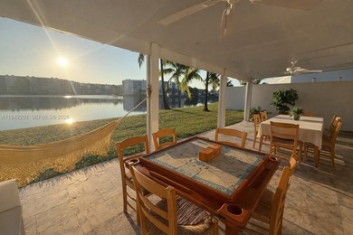 Coopers Hawk Lake  Townhome/Townhouse For Sale in Doral Florida