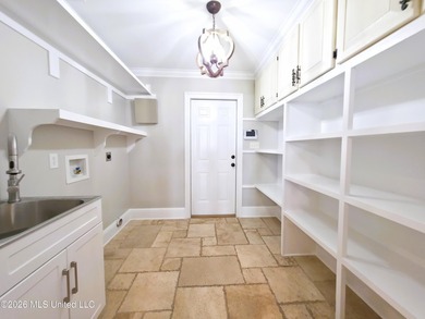 Stunning Custom-Built Home with Attached MIL (Mother-In-Law) - photo 23