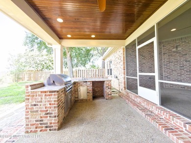 Stunning Custom-Built Home with Attached MIL (Mother-In-Law) - photo 42