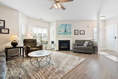 Welcome to Paradise Cove in Carolina Beach! This like-new - photo 5