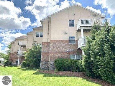 Lake Cadillac Condo For Sale in Cadillac Michigan