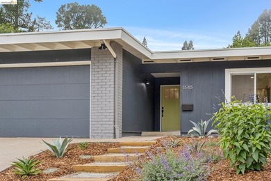 Built in 1968 and on the market for the first time, this - photo 3