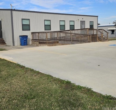 Great Commercial location newer building , handicap accessible
