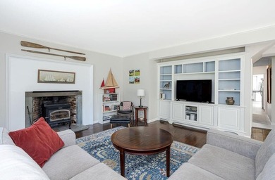 Set behind stone pillars and surrounded by 4.72 acres of - photo 17