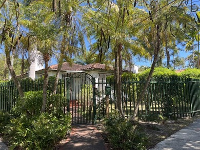 Welcome to this charming single-story residence in Brickell - photo 1