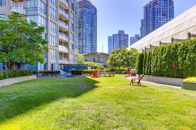 Bright & beautifully updated 3-bedroom townhome with a private - photo 2