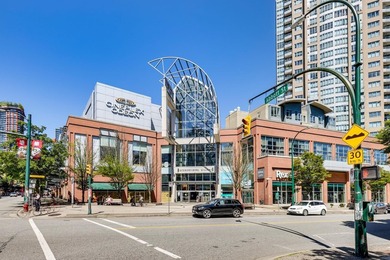 Bright & beautifully updated 3-bedroom townhome with a private - photo 4