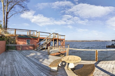 Owner has to sell price reduced $60,000.00. Stunning Lakefront - photo 18