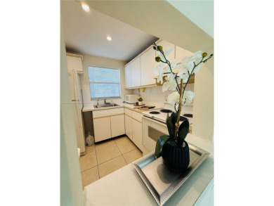 Lake Condo For Sale in Sunrise, Florida