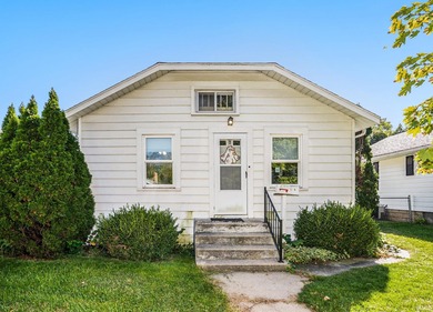 St. Joseph River Home Sale Pending in Mishawaka Indiana