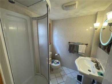 Beautifully renovated Colonial located in a desirable Riverside - photo 12