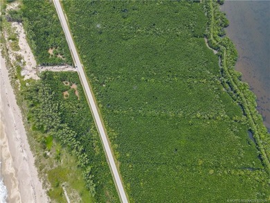 Discover a rare jewel on South Hutchinson Island: a combined 20+ - photo 14