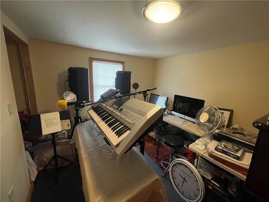Beautifully renovated Colonial located in a desirable Riverside - photo 16