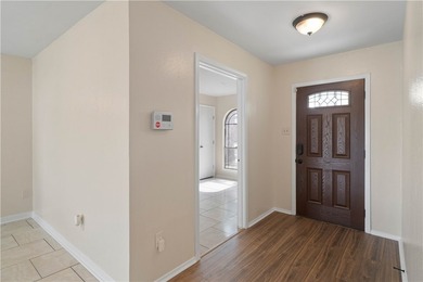 Welcome to 913 Pyramid Dr., a spacious and versatile home - photo 11
