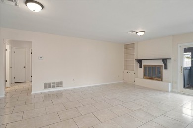Welcome to 913 Pyramid Dr., a spacious and versatile home - photo 12