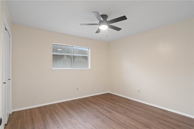Welcome to 913 Pyramid Dr., a spacious and versatile home - photo 16