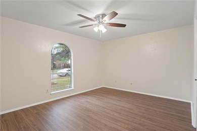 Welcome to 913 Pyramid Dr., a spacious and versatile home - photo 17