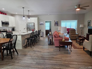 This beautiful 3-bedroom, 3-bathroom brick patio home is only - photo 4