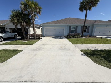 This immaculate Freshly painted 3-bedroom, 2-bathroom and a 2 - photo 1
